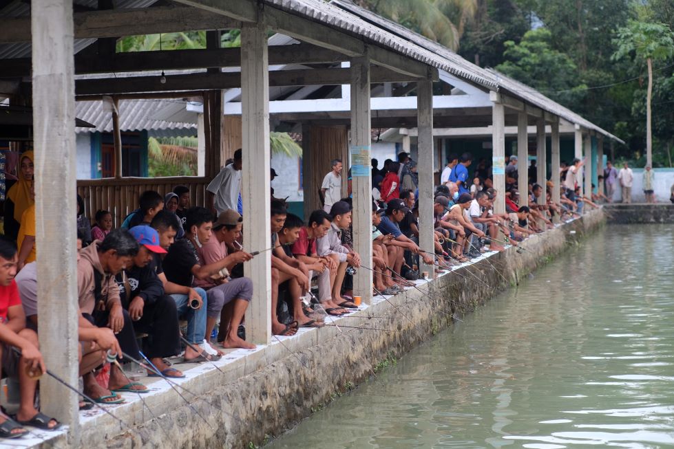 DIBUKA KEMBALI, PEMANCINGAN DESA BULUS DISERBU RATUSAN PEMANCING