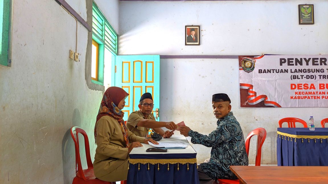 PENYERAHAN BANTUAN BLT DD TRIWULAN IV BULAN NOVEMBER - DESEMBER TAHUN 2025